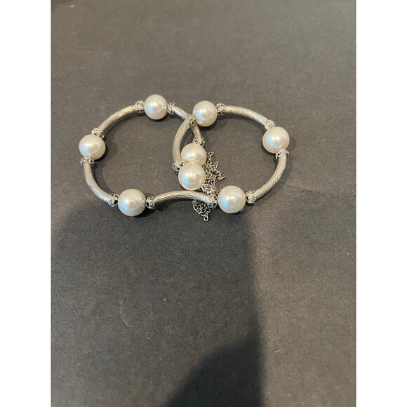 8 White Faux Pearl Silver Wrap Around Chain Statement Bracelet - Picture 3 of 6